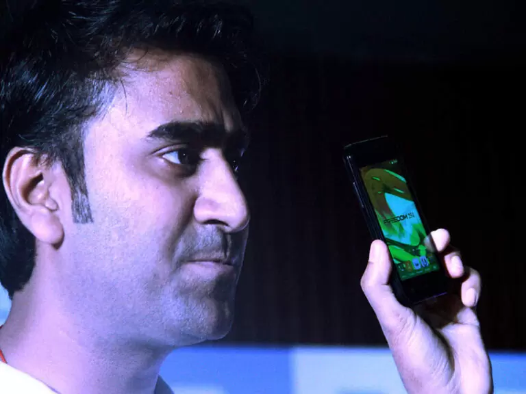 Noida: Rs 251 smartphone man Mohit Goel now accused of dry fruits fraud, arrested | City - Times of India Videos