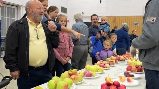 Peaches, plums and figs — in Edmonton? Growers celebrate the many fruits of their labours | CBC News