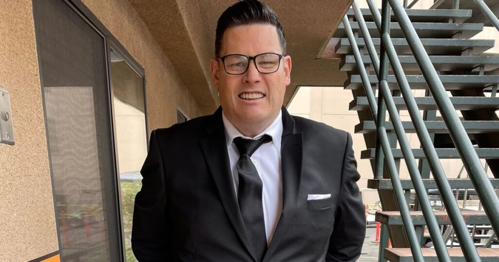 The Chase star Mark Labbett shows off 10 stone weight loss in sharp suit - Mirror Online
