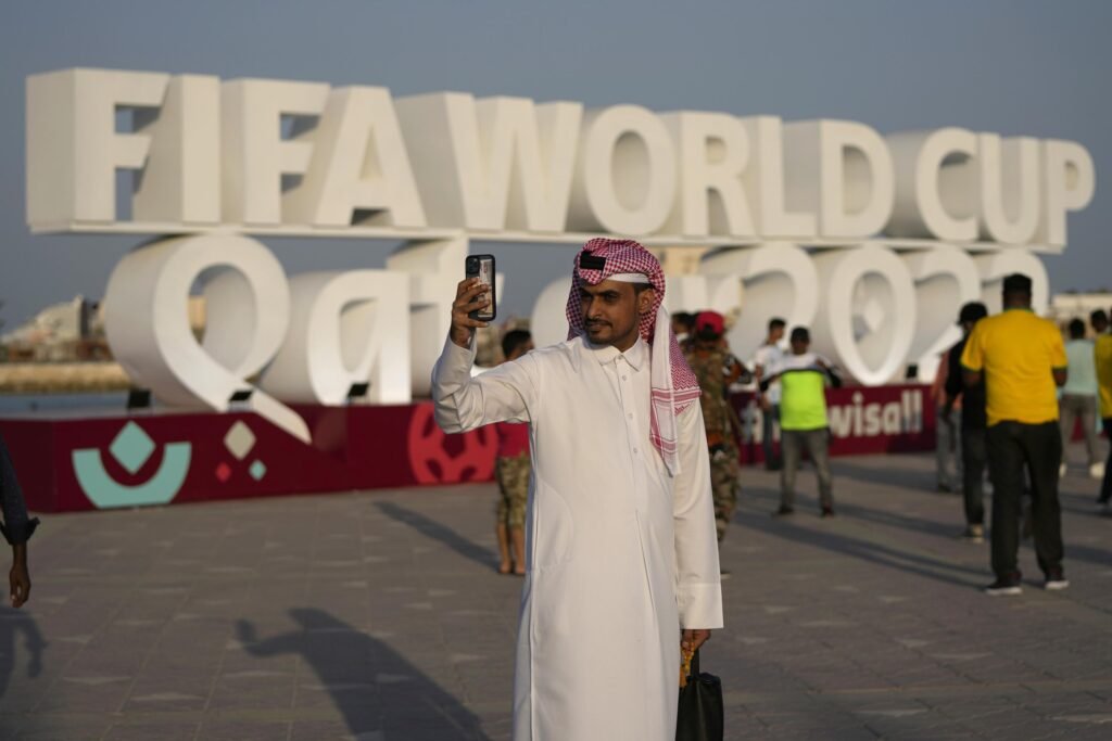 World Cup 22: The Angry Reactions To The €10 "Greek Salad" Sold In Qatar