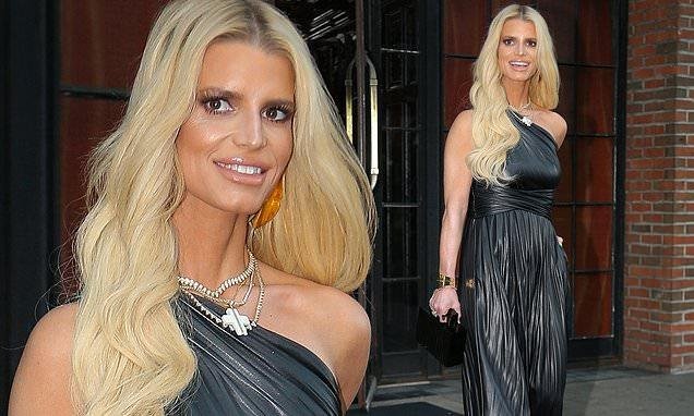 Jessica Simpson looks ultra glam in NYC amid claims loved ones are 'worried' about her weight loss  | Daily Mail Online