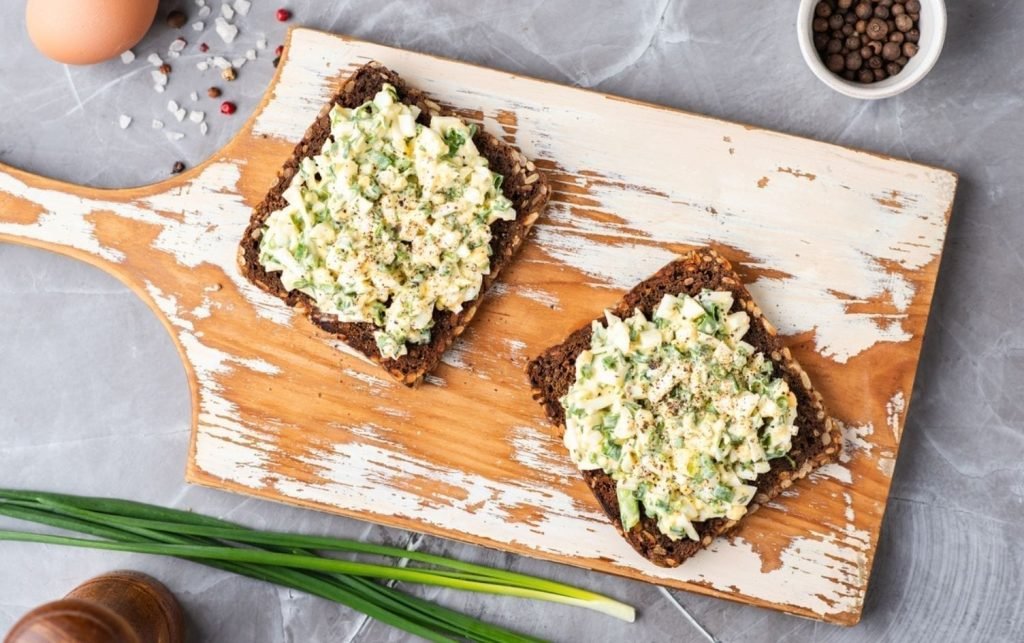 Is a Low-Fat or Low-Carb Diet Better For Weight Loss?